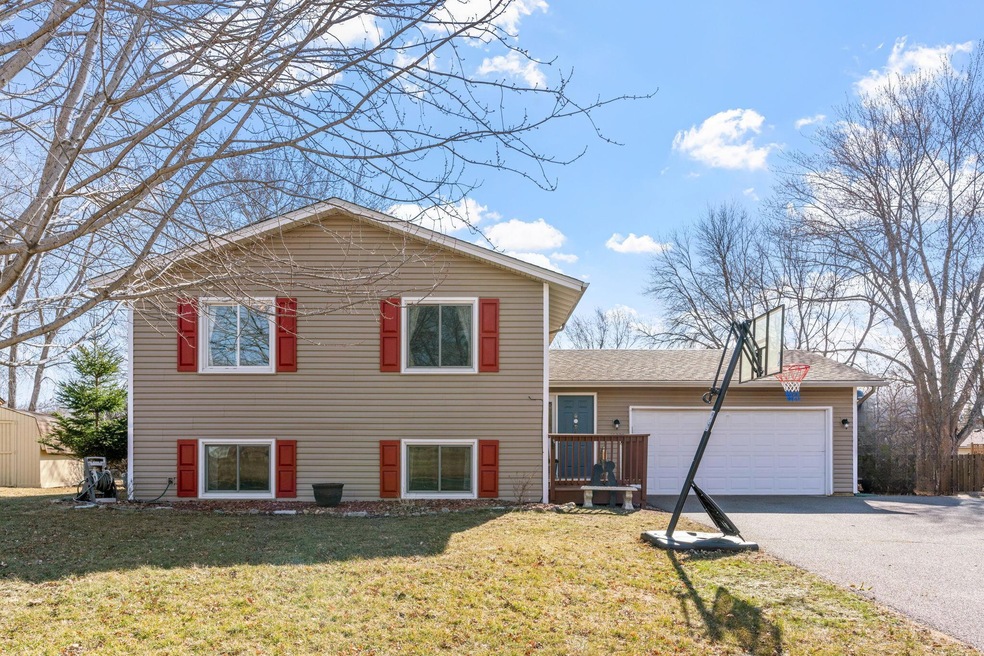 10030 Yorktown Ln N, Maple Grove, MN 55369 - photo 1