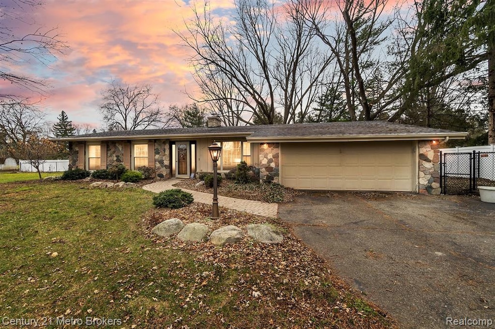 1411 Country View Ln, Flint, MI 48532 - photo 1