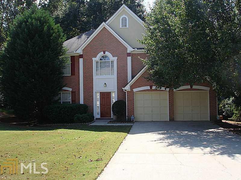 1085 Hidden Pond Ln, Roswell, GA 30075 - photo 1