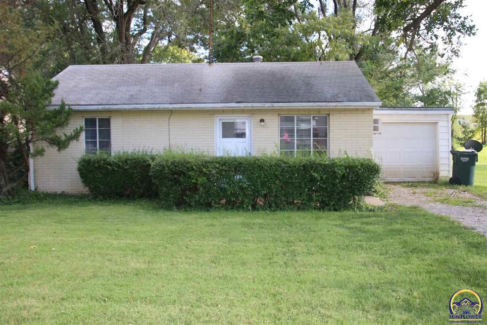 229 SW Terra Dr, Topeka, KS 66609 - photo 1