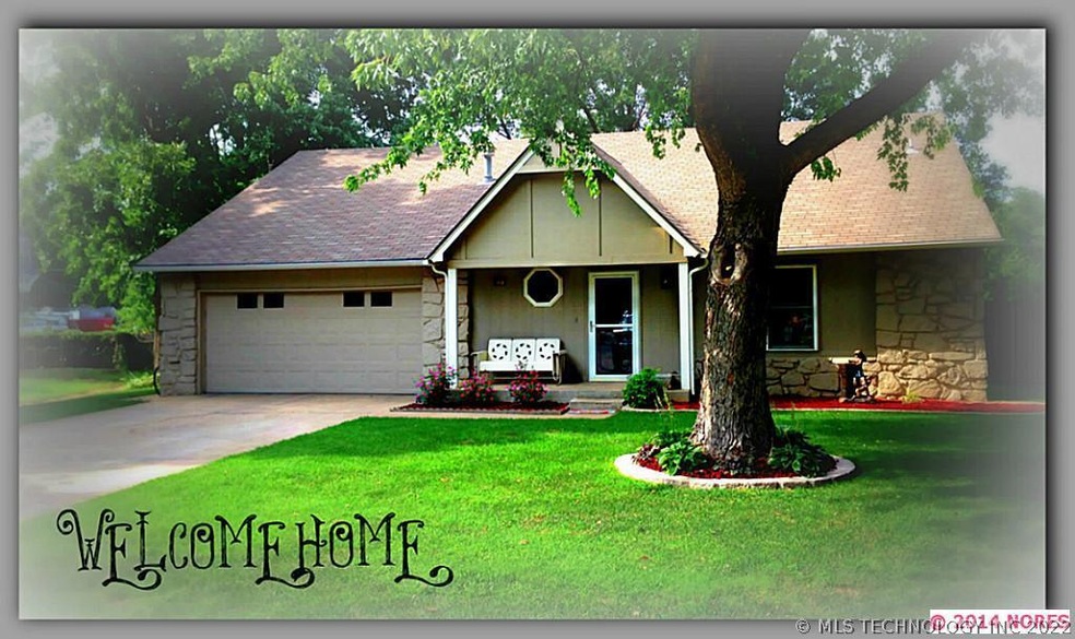 Wow, what an amazing Front of this home!