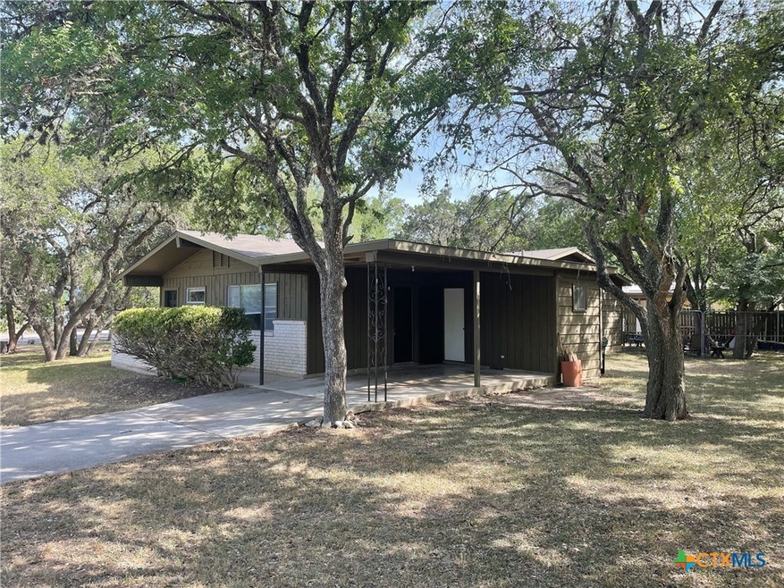 902 Hazelton St unit 4, San Marcos, TX 78666 - photo 1