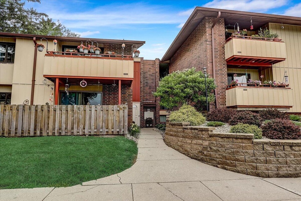 1MLS-05-S 68th St-005