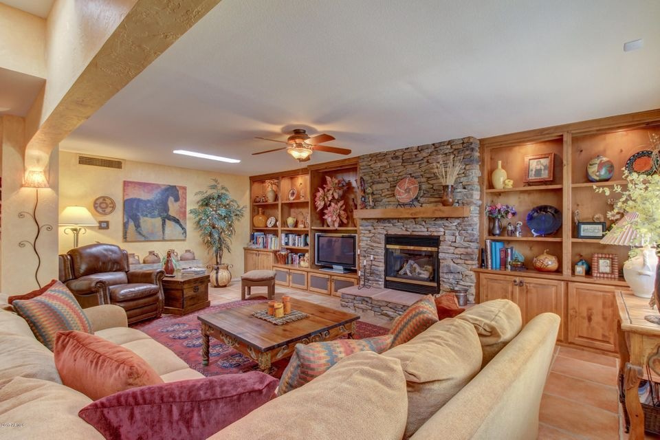 LIVING RM WITH GAS FIRE PLACE