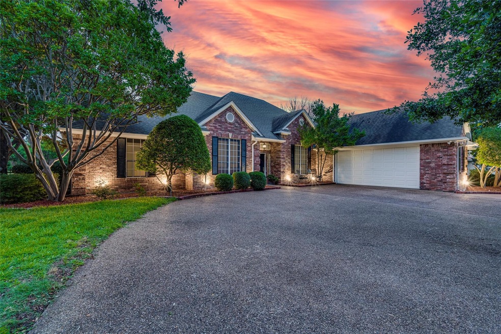 2404 Inverrary Dr, Ennis, TX 75119 - photo 1