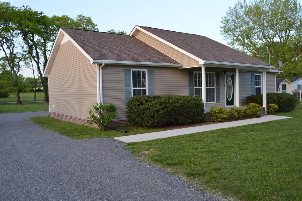 305 Shapard Dr, Shelbyville, TN 37160 - photo 1