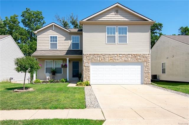 Beautifully Kept Home~ Move Right In!