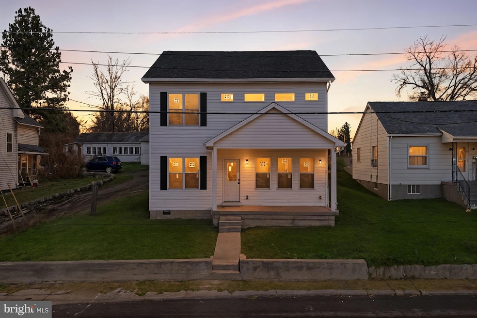 819 Moler Ave E, Martinsburg, WV 25401 - photo 1