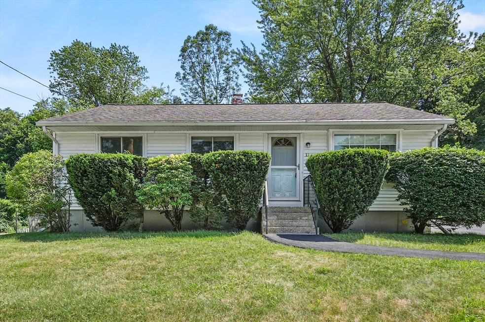 11 Robin Rd, Westborough, MA 01581 - photo 1