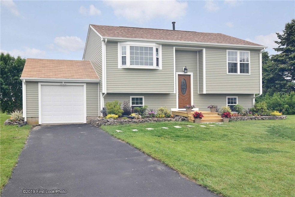 54 Swan Dr, Middletown, RI 02842 - photo 1