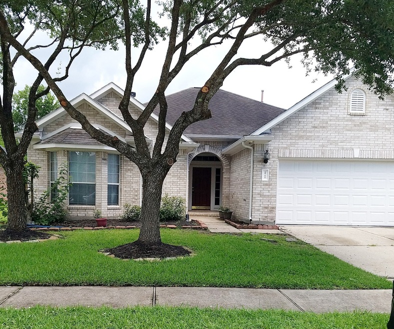 2715 Lost Maples Dr, Pearland, TX 77584 - photo 1