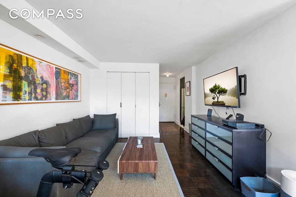 330 3rd Ave unit 8D, New York, NY 10010 - photo 1