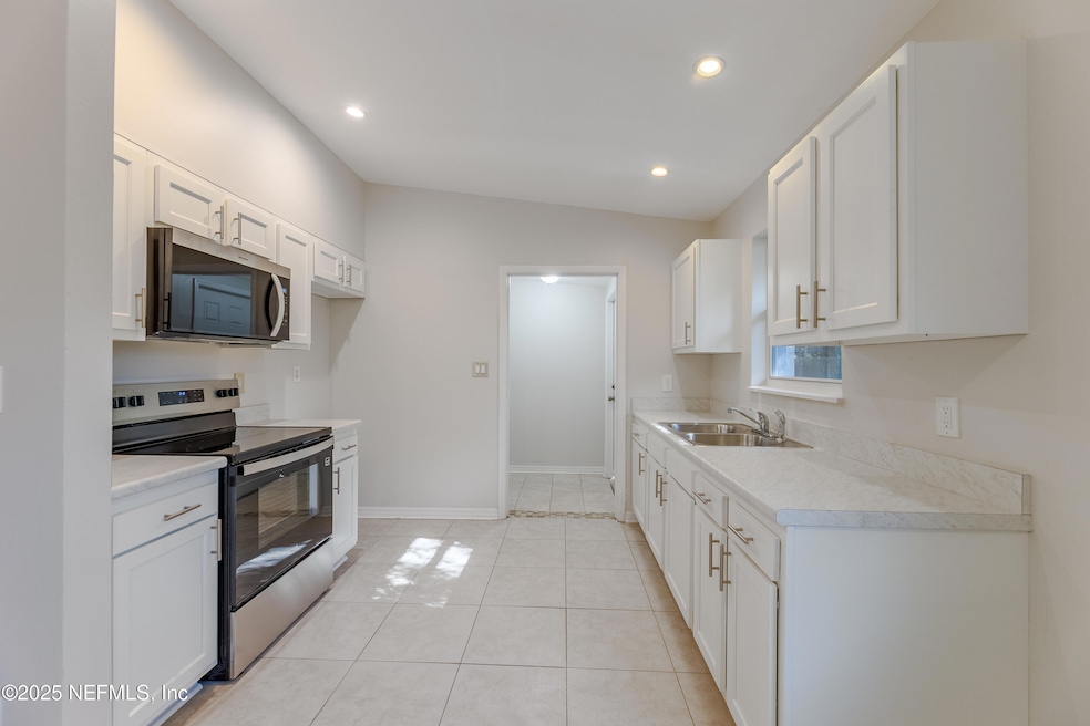 7822 Dubois Dr, Jacksonville, FL 32221 - photo 1