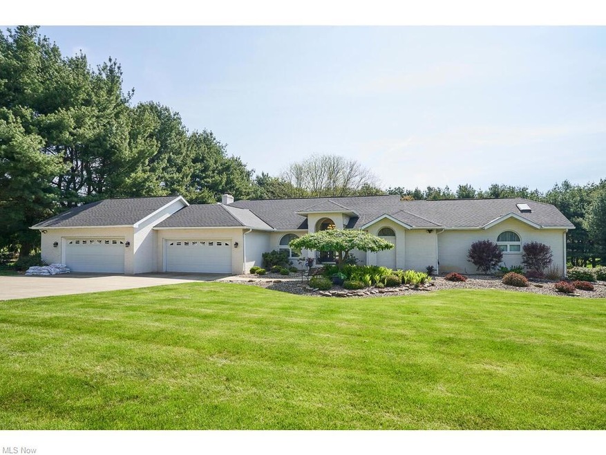 Welcome to 1535 S.Hametown Rd. This is a lovely al