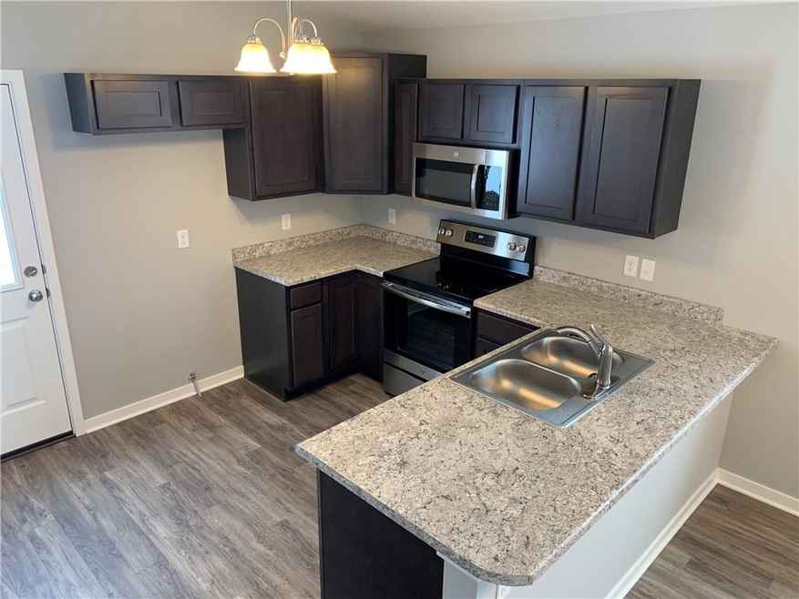 825 E Dunham Ave, Des Moines, IA 50315 - photo 1