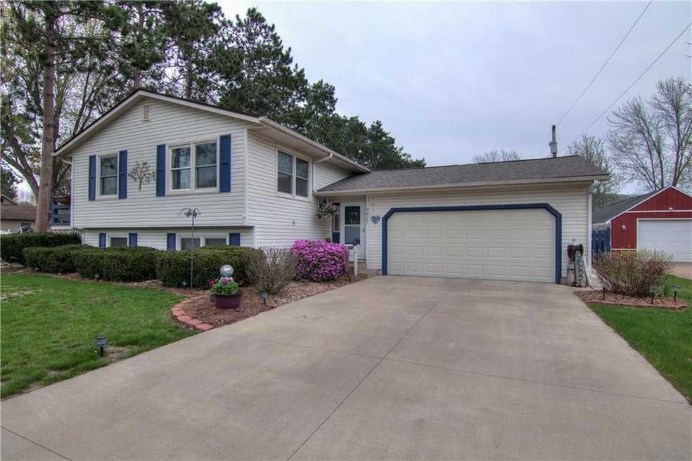 3417 Locust Ln, Eau Claire, WI 54703 - photo 1