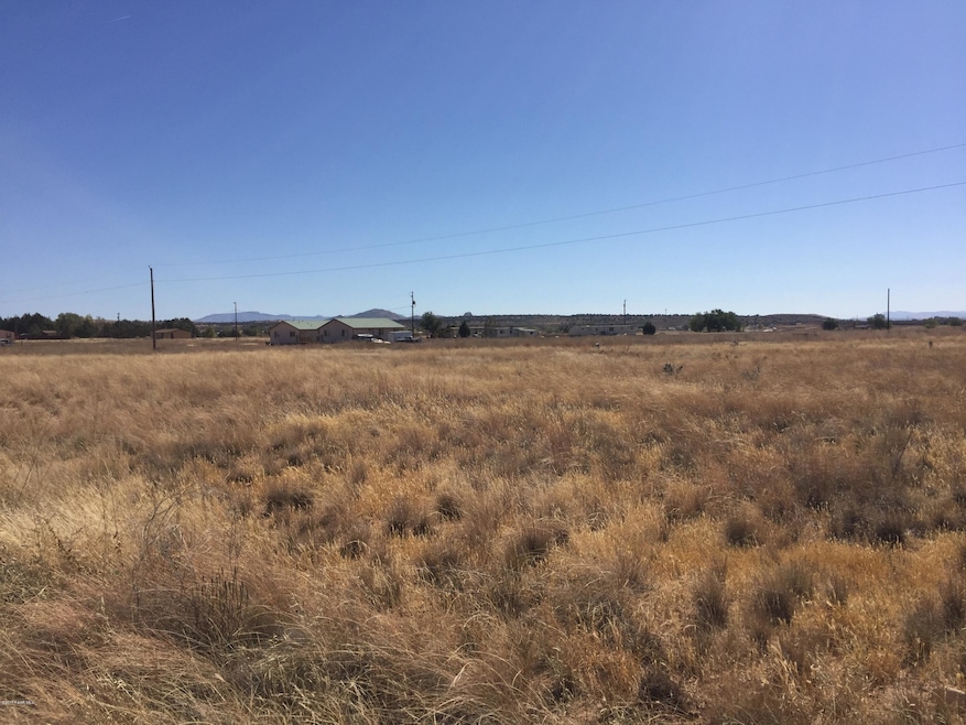 285 W Acapulco Way, Paulden, AZ 86334 - photo 1