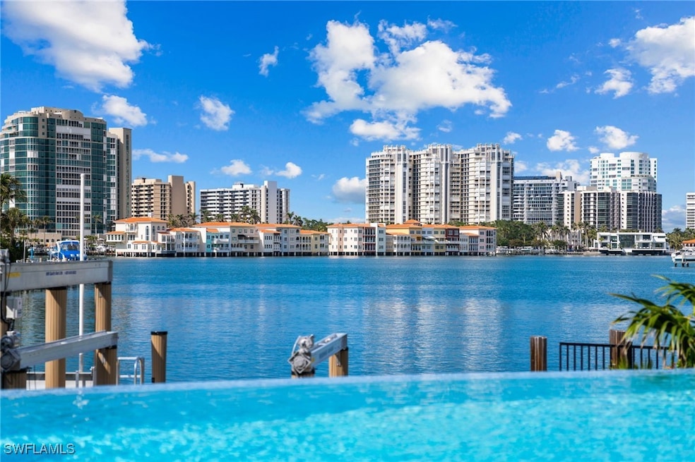INFINITY pool and spa - on the bay!