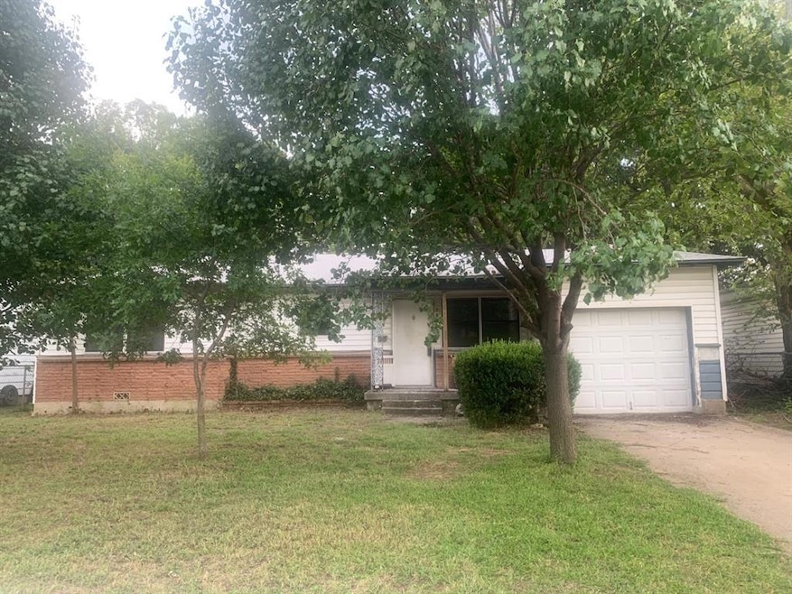 781 Betty Ln, Hurst, TX 76053 - photo 1