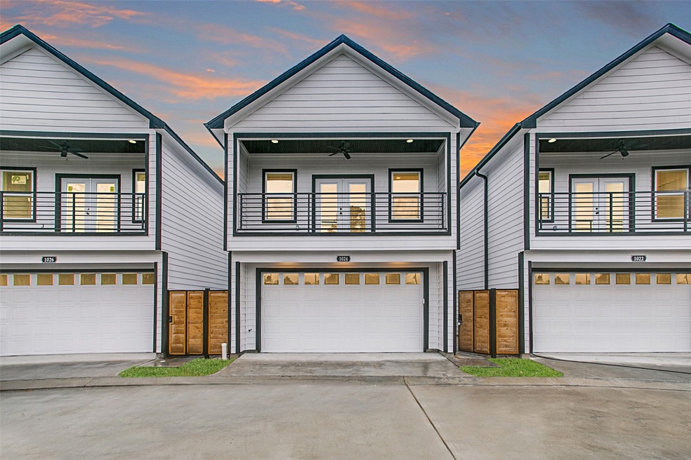 1028 Lonnie Ln, Houston, TX 77091 - photo 1