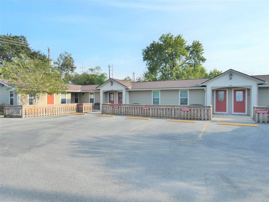 507 Houston St unit 4, Rosenberg, TX 77471 - photo 1