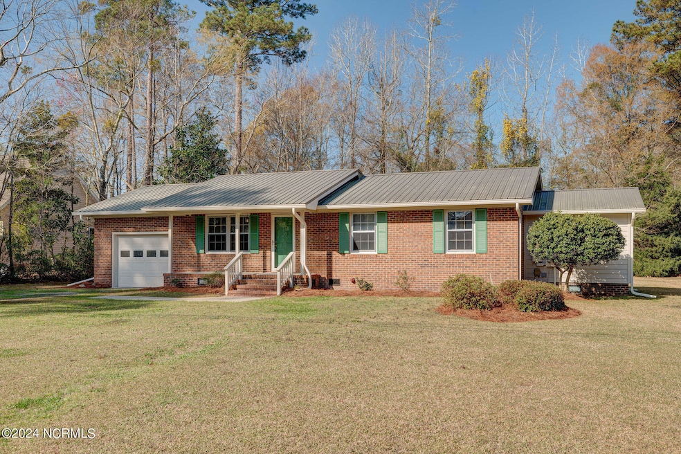 509 S Mcneil St, Burgaw, NC 28425 - photo 1