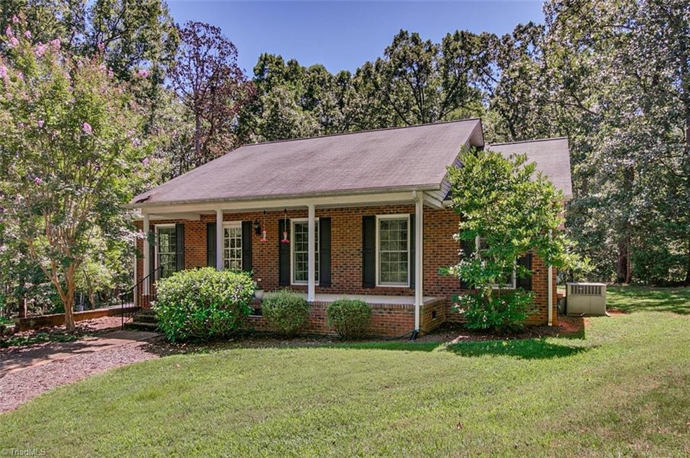 3073 Creekridge Dr, Asheboro, NC 27205 - photo 1