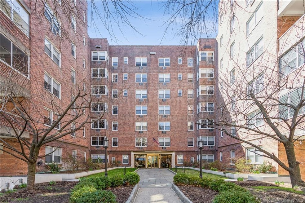 Welcome to 120 E Hartsdale Ave!