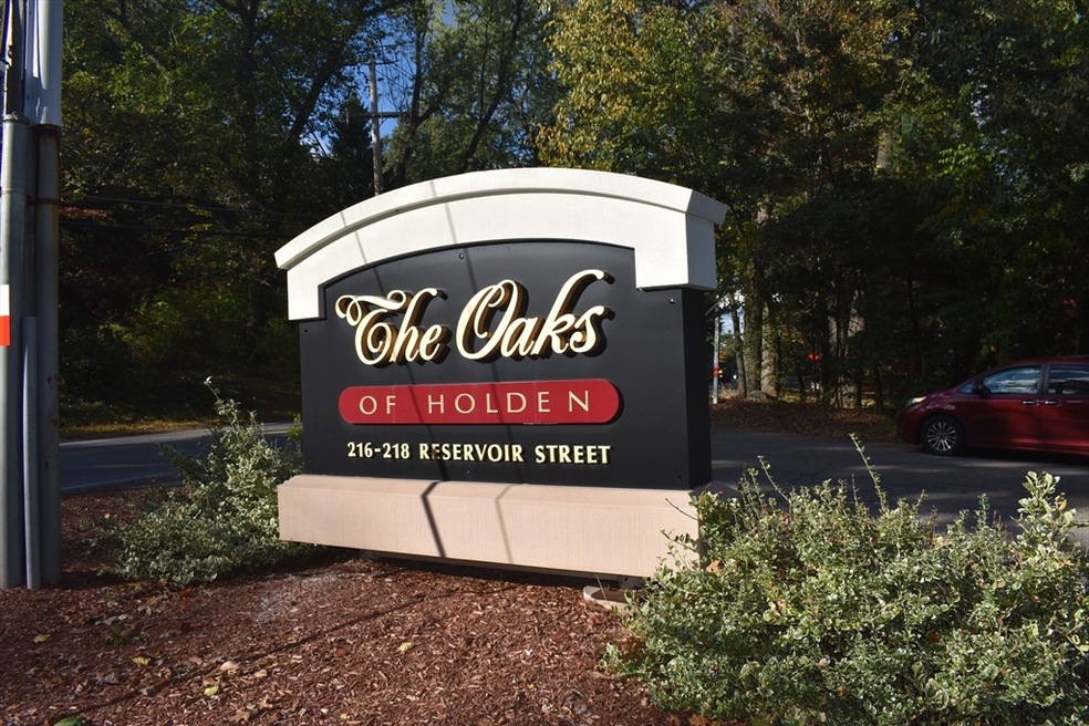 218 Reservoir St unit 101, Holden, MA 01520 - photo 1