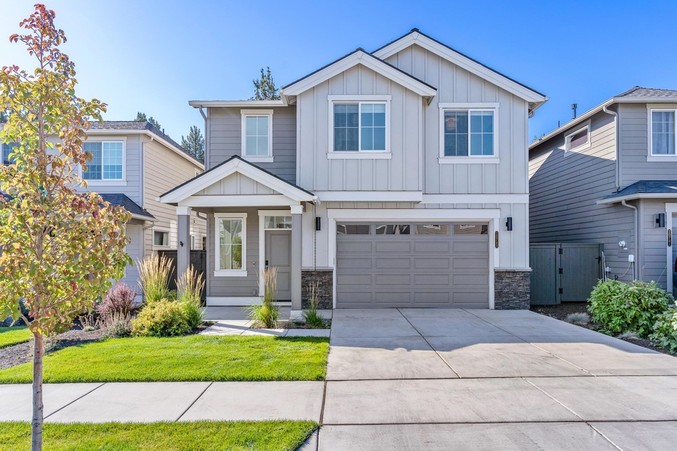 20745 SE Iron Horse Ln, Bend, OR 97702 - photo 1