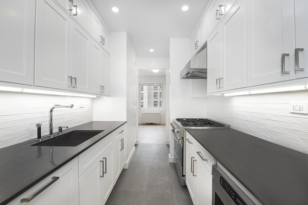 45 E 89th St unit 10-D, New York, NY 10128 - photo 1