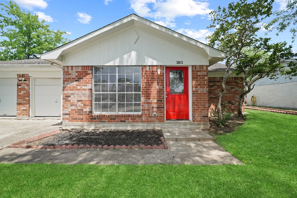 3813 Wood Sorrel Dr, Dickinson, TX 77539 - photo 1