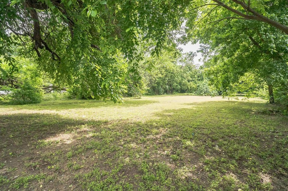 710 S Weaver St, Gainesville, TX 76240 - photo 1