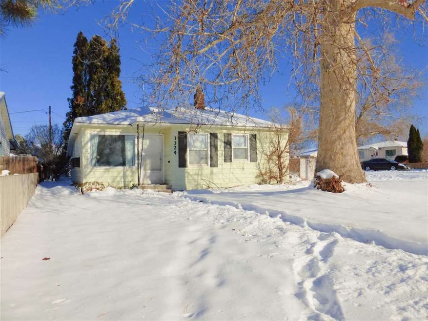1324 E Dewey Ave, Nampa, ID 83686 - photo 1