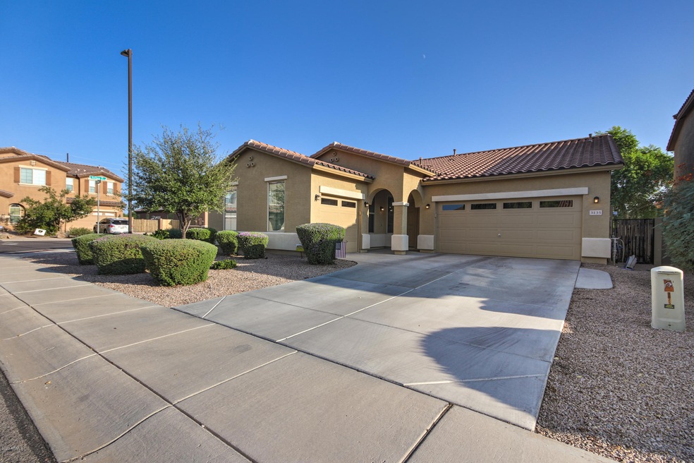 3135 E Ridgewood Ln-1