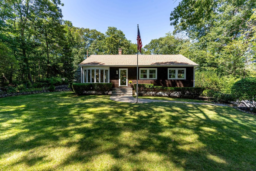 1062 Banfield Rd, Portsmouth, NH 03801 - photo 1