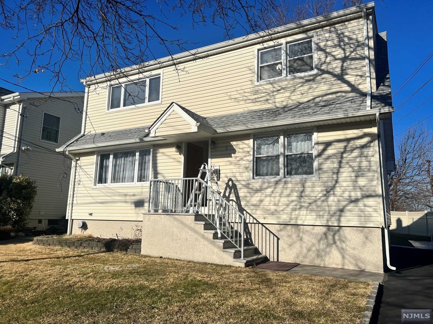 2 Turs Ct unit 2nd floor, Wallington, NJ 07057 - photo 1