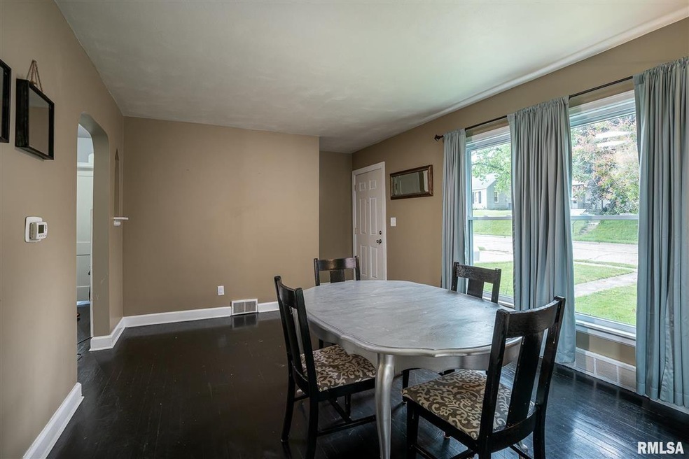 1637 W 36th St, Davenport, IA 52806 - photo 1