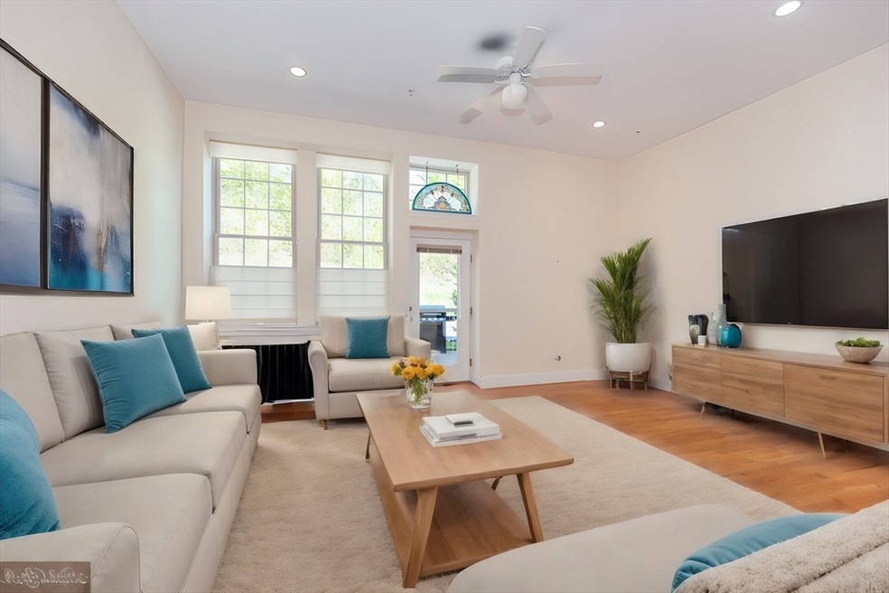 195 Collincote St unit 104, Stoneham, MA 02180 - photo 1