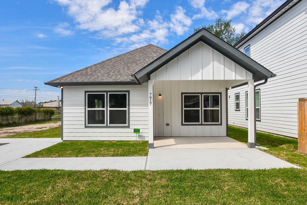 7817 Dyer St, Houston, TX 77088 - photo 1