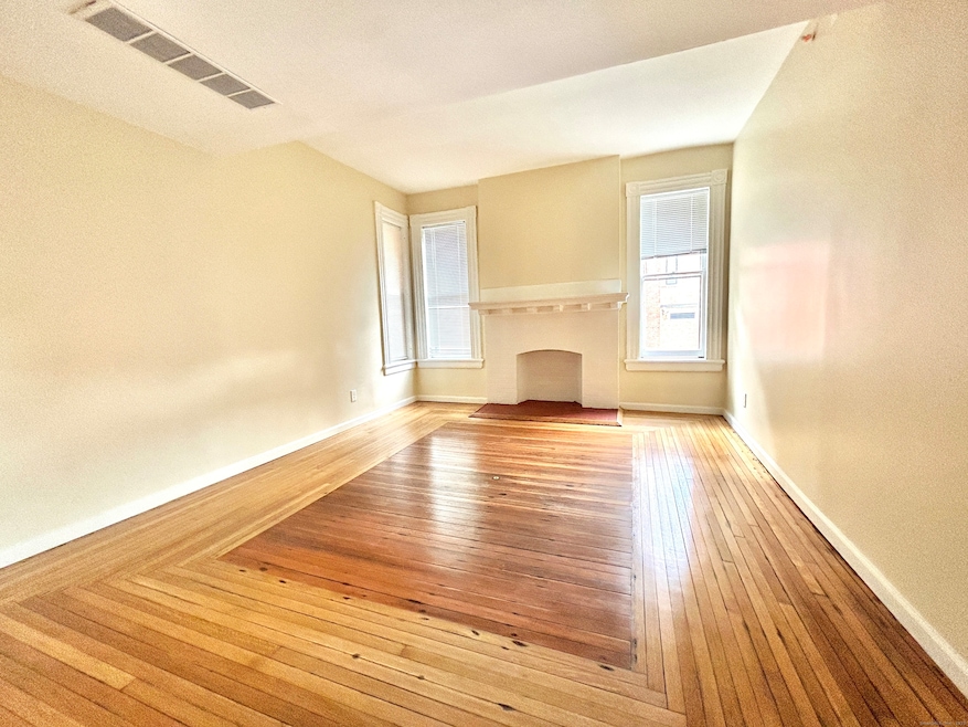 135 W Main St unit 3F, Waterbury, CT 06702 - photo 1