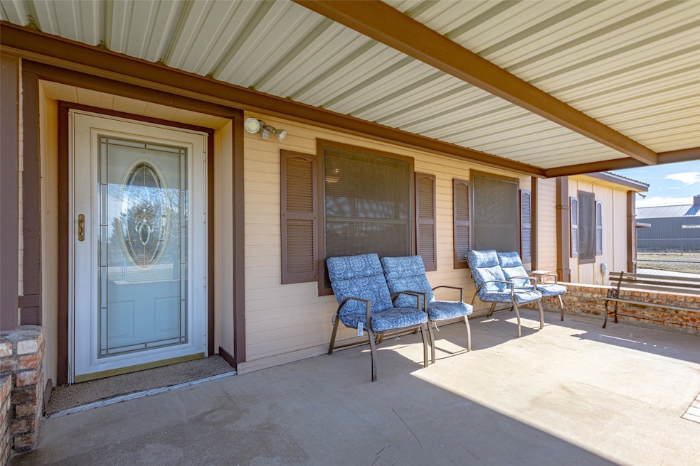 907 Neptune Dr, Granbury, TX 76049 - photo 1