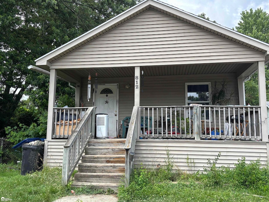 812 Remington Ave, Flint, MI 48507 - photo 1