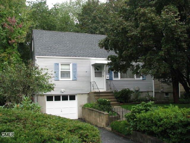 4 Lakeview Dr E, Norwalk, CT 06850 - photo 1