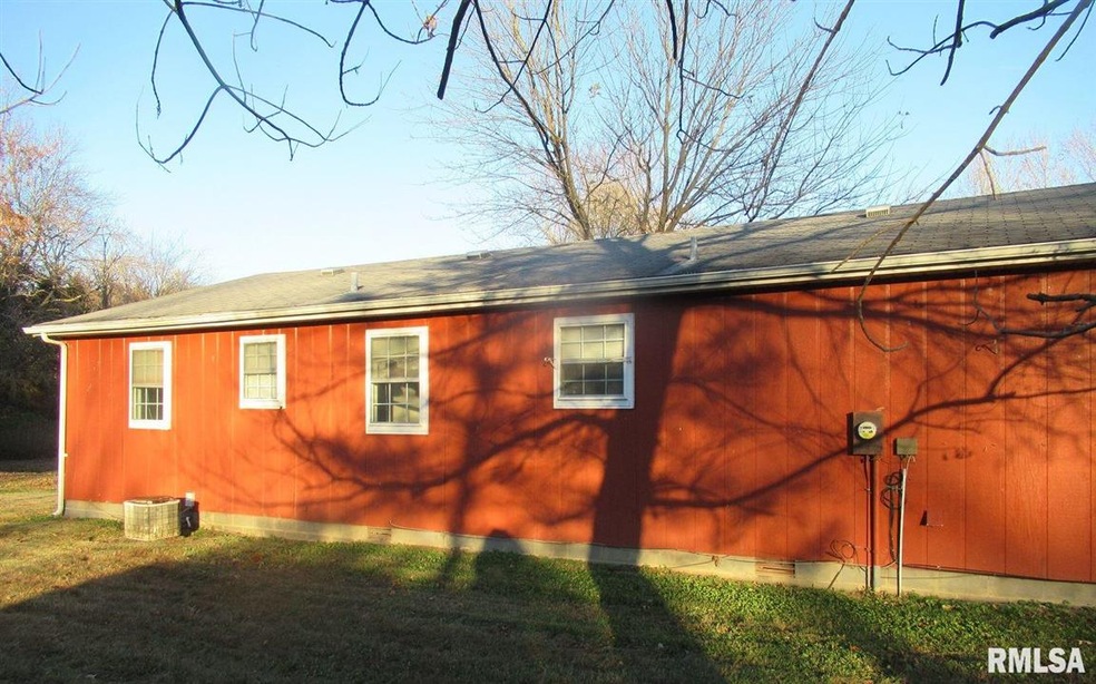 1103 Brook Ln, Harrisburg, IL 62946 - photo 1