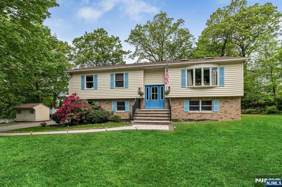 147 Papscoe Rd, Hewitt, NJ 07421 - photo 1