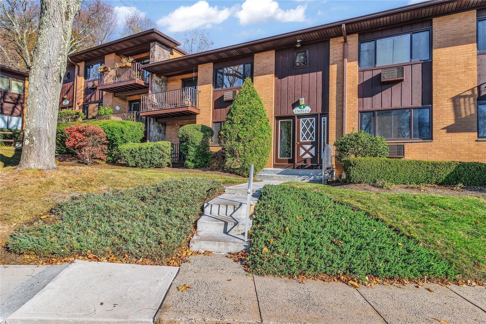 4 W Lawrence Park Dr unit 1, Piermont, NY 10968 - photo 1