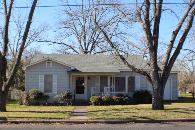 207 W Hackberry St, Fredericksburg, TX 78624 - photo 1