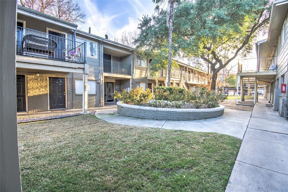 5656 Live Oak St unit 116A, Dallas, TX 75206 - photo 1