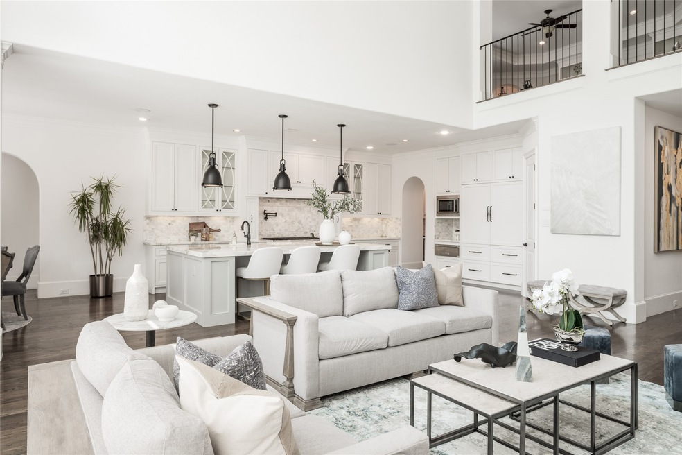 1422 Huge Oaks St, Houston, TX 77055 - photo 1